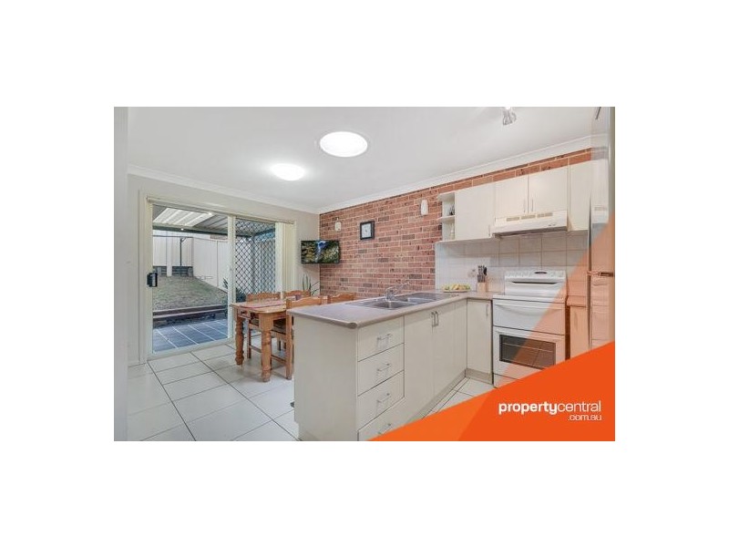 1/8 Friarbird Crescent, Glenmore Park NSW 2745