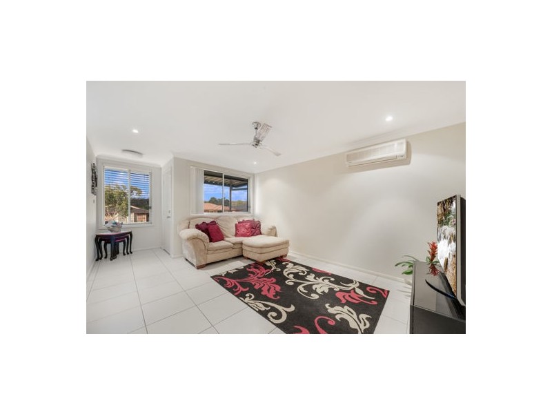 1/8 Friarbird Crescent, Glenmore Park NSW 2745
