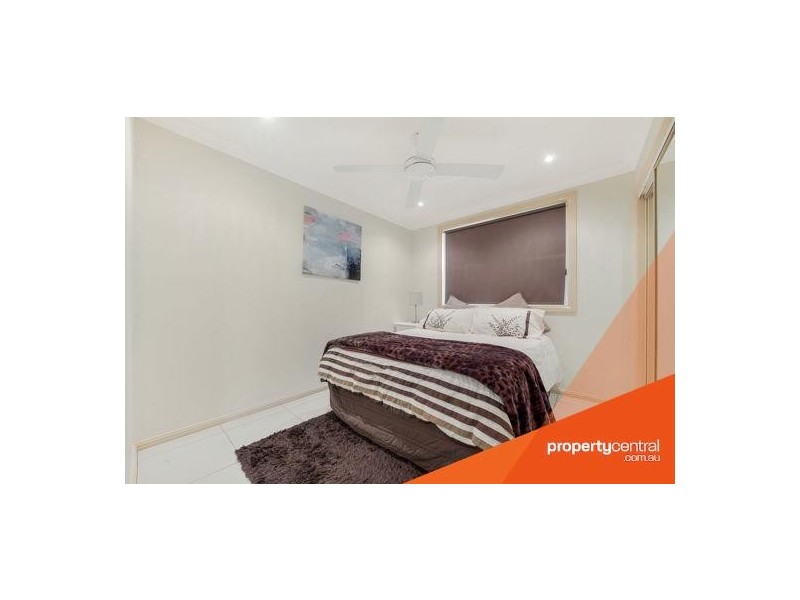 1/8 Friarbird Crescent, Glenmore Park NSW 2745
