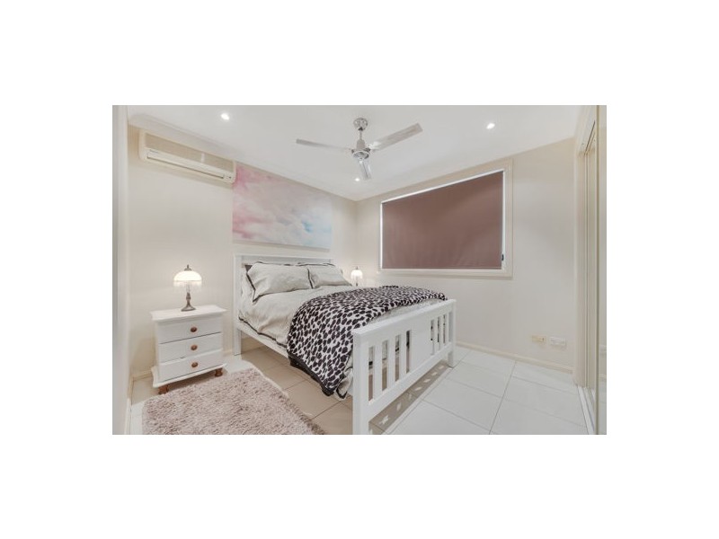 1/8 Friarbird Crescent, Glenmore Park NSW 2745