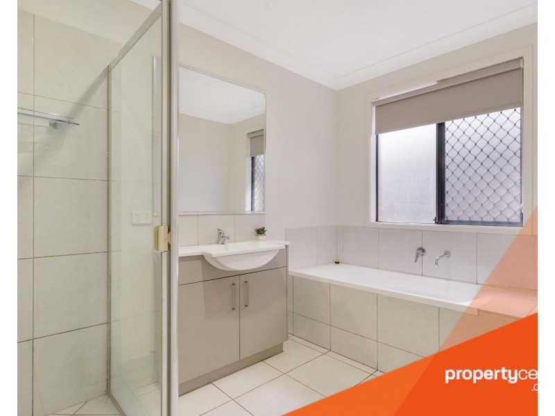 10 Glenmore Ridge Drive, Glenmore Park NSW 2745