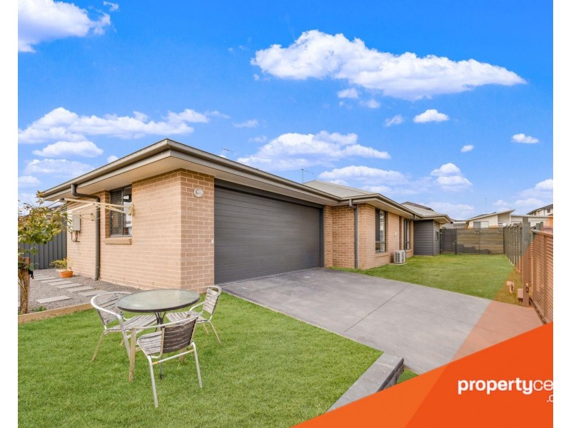 10 Glenmore Ridge Drive, Glenmore Park NSW 2745