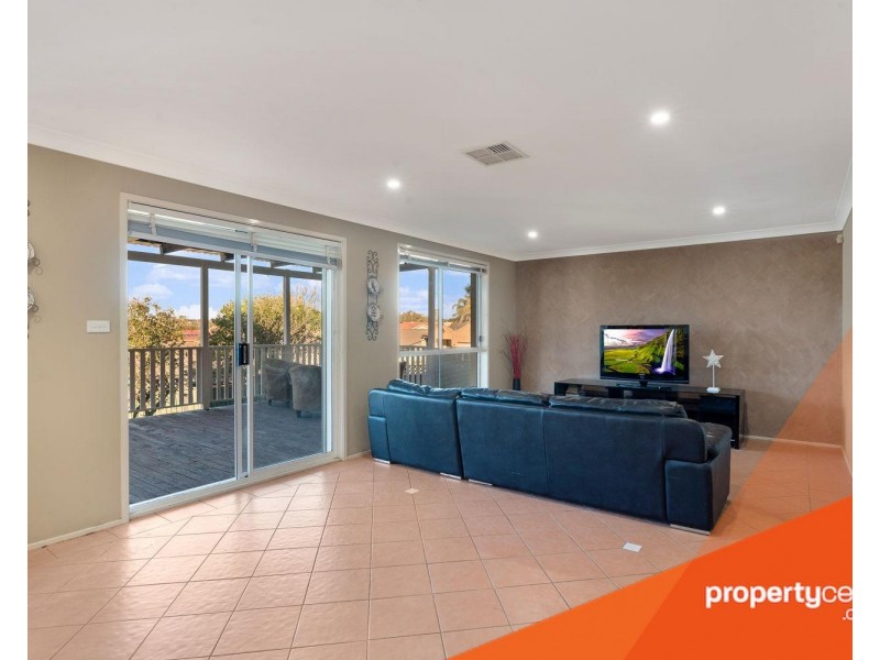 14 Glengarry Drive, Glenmore Park NSW 2745