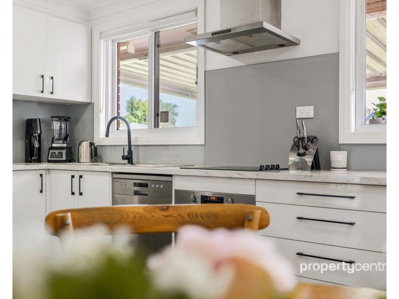 28 Stoke Crescent, South Penrith NSW 2750