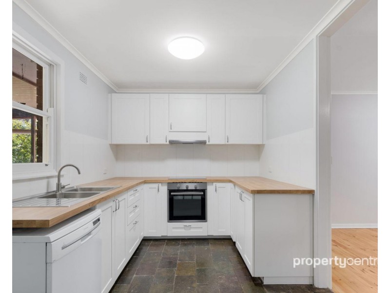 17 Crampton Drive, Springwood NSW 2777