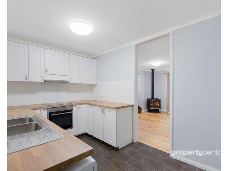 17 Crampton Drive, Springwood NSW 2777