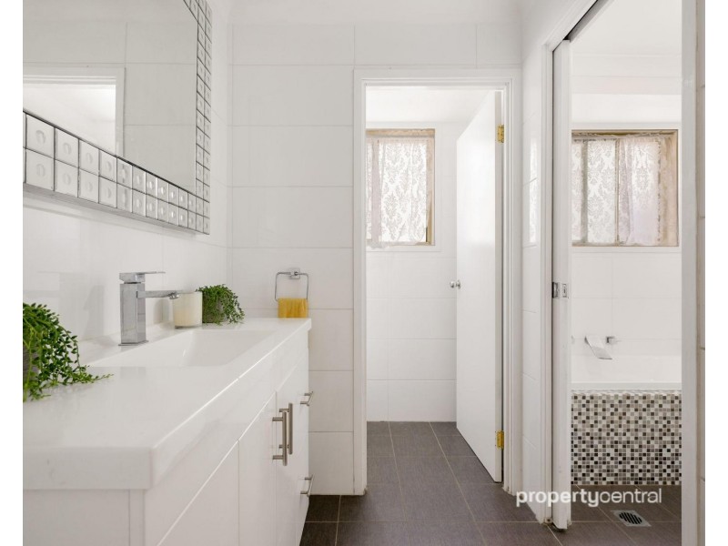 16 Pardalote Place, Glenmore Park NSW 2745