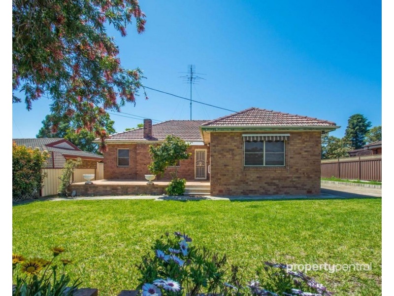 60 Racecourse Rd, South Penrith NSW 2750