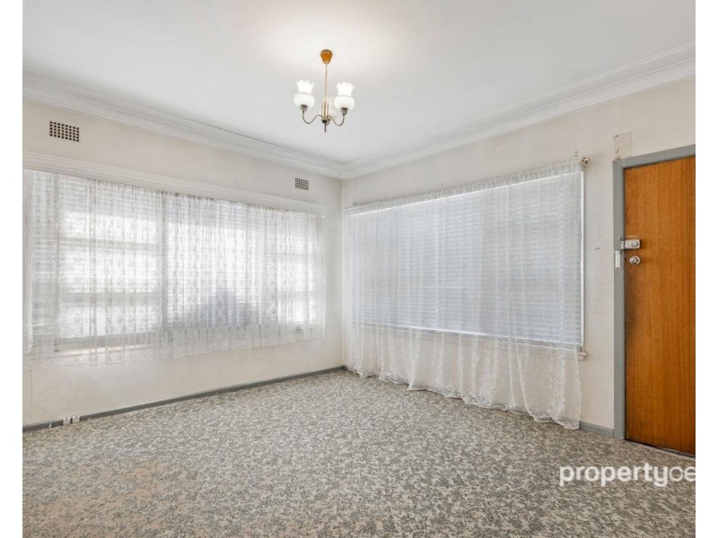 17 Reddan Ave, Penrith NSW 2750