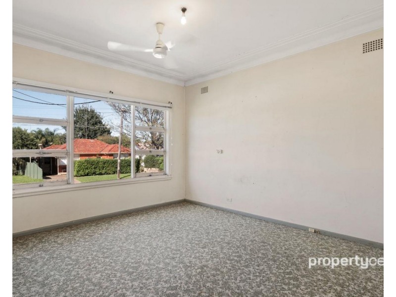 17 Reddan Ave, Penrith NSW 2750