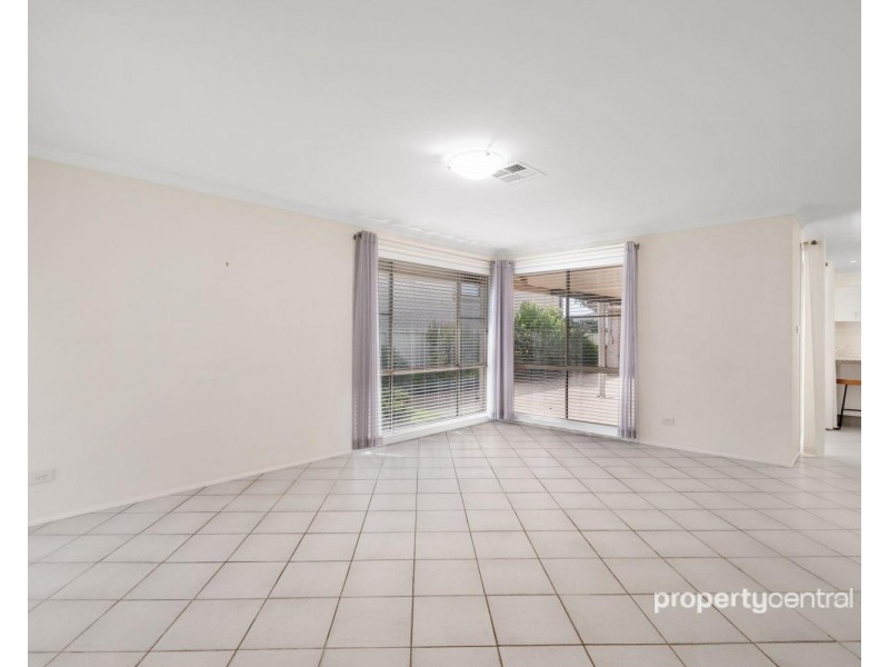 12 Knox Street, Glenmore Park NSW 2745