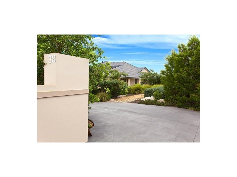 38 Portrush Cres, Luddenham NSW 2745