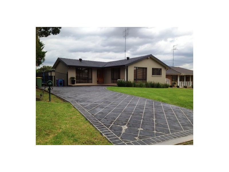 11 Stoke Crescent, South Penrith NSW 2750