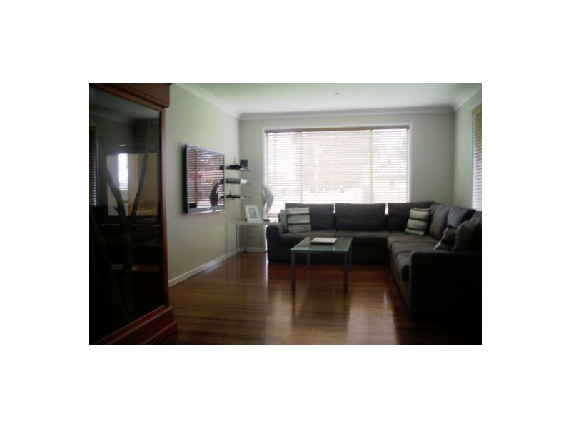 11 Stoke Crescent, South Penrith NSW 2750