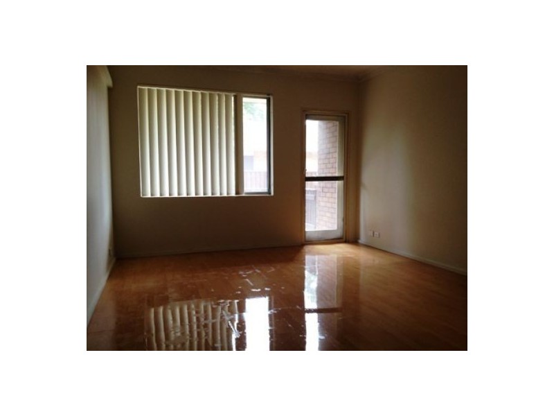 2/9-11 Santly Crescent, Kingswood NSW 2747