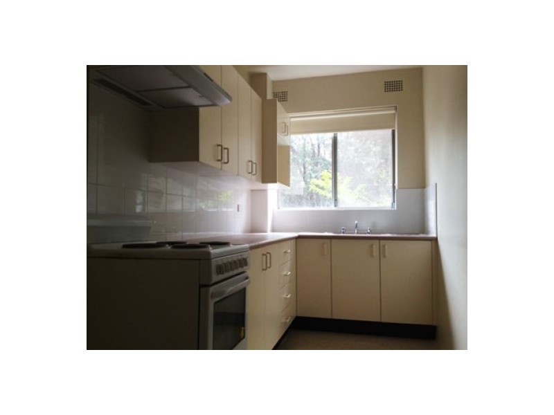 2/9-11 Santly Crescent, Kingswood NSW 2747