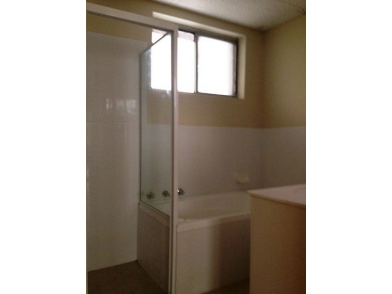 2/9-11 Santly Crescent, Kingswood NSW 2747