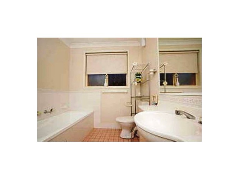 10 Pardalote Place, Glenmore Park NSW 2745