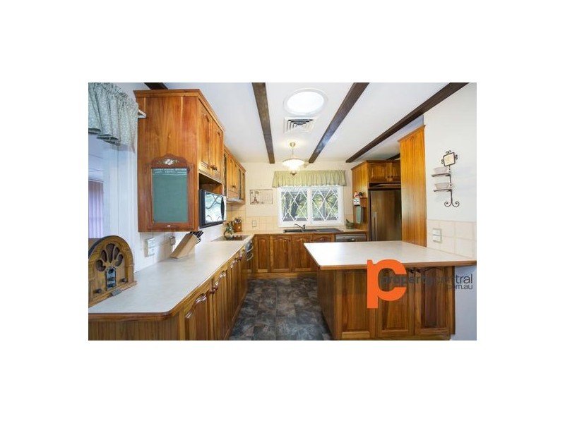 16 Deloraine Drive, Leonay NSW 2750