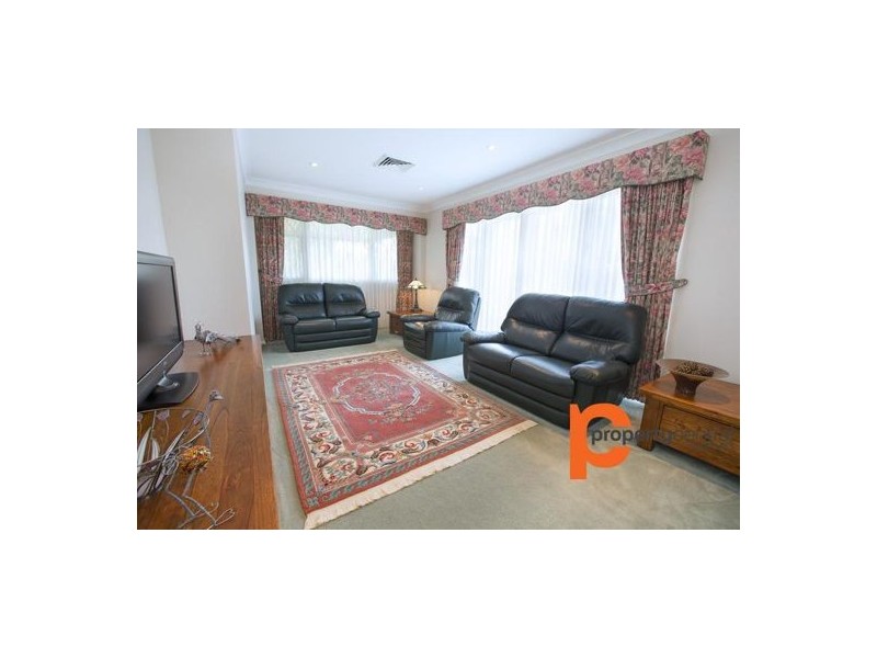 16 Deloraine Drive, Leonay NSW 2750