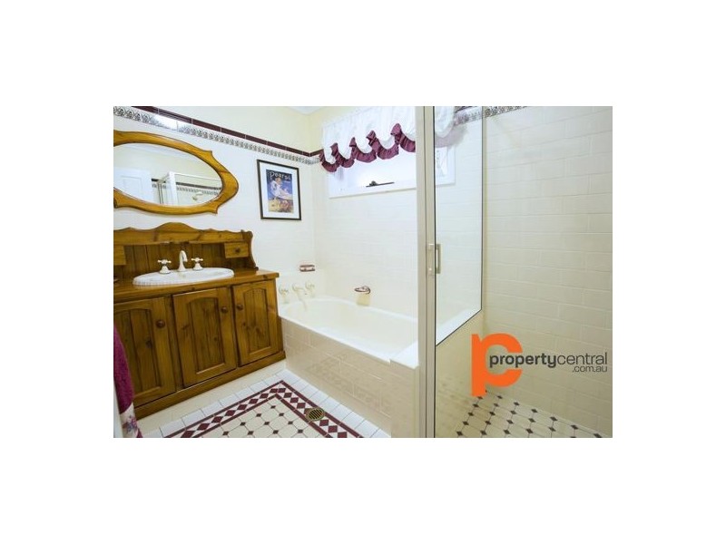 16 Deloraine Drive, Leonay NSW 2750