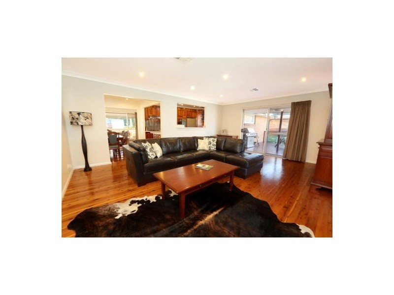 8 Parklands Avenue, Leonay NSW 2750