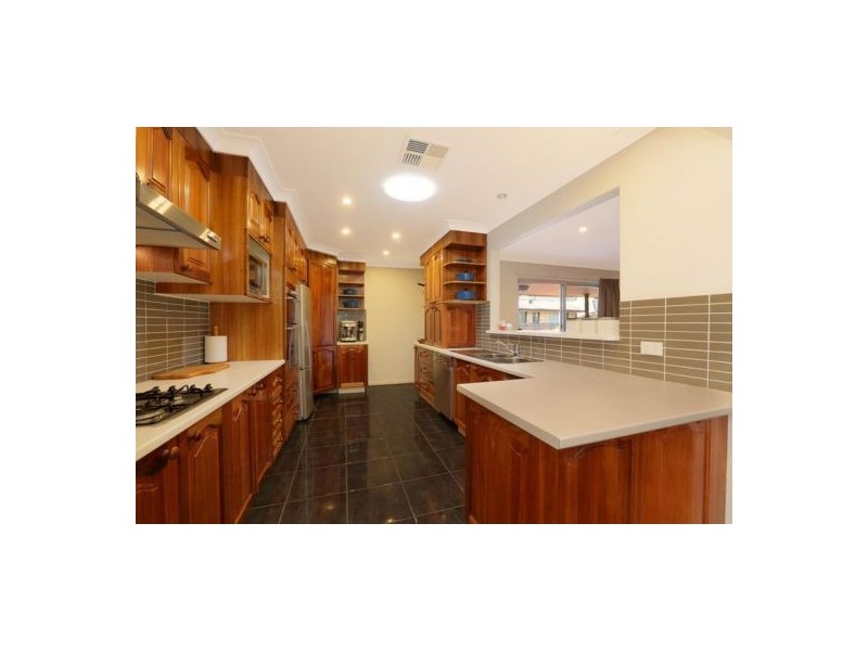 8 Parklands Avenue, Leonay NSW 2750