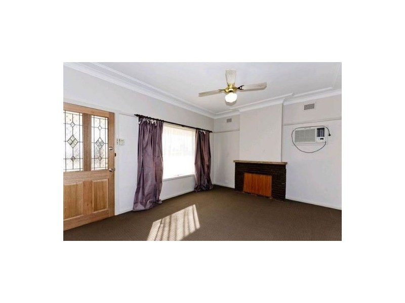 84. College Street, Cambridge Park NSW 2747