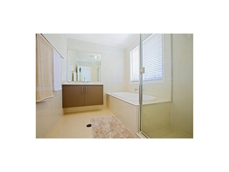 18 Parakeet Grove, Glenmore Park NSW 2745