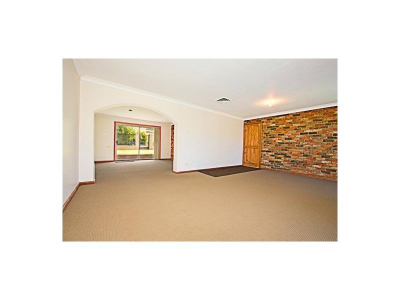 27 Currawong Crescent, Leonay NSW 2750