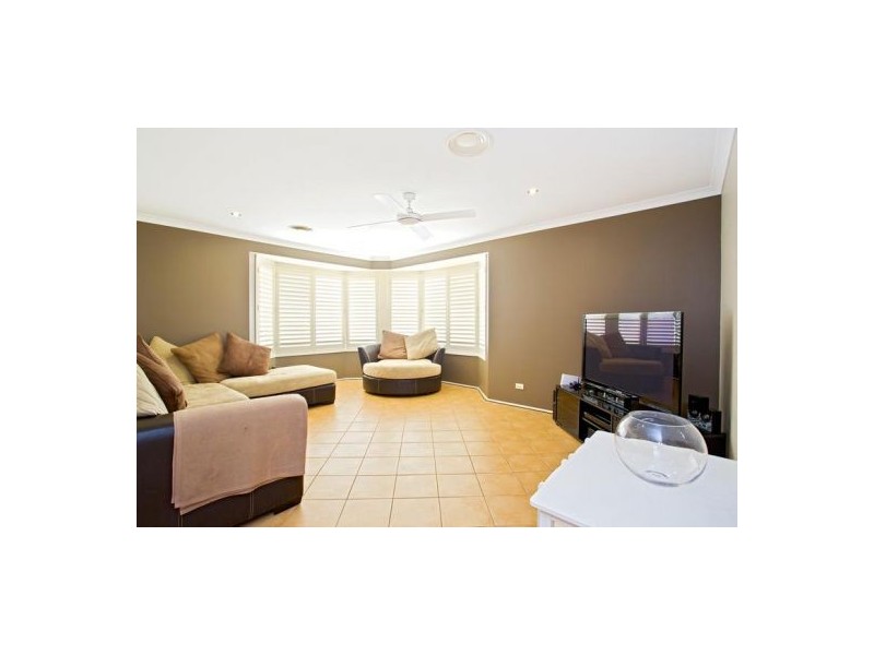 27 Windorra Avenue, Glenmore Park NSW 2745