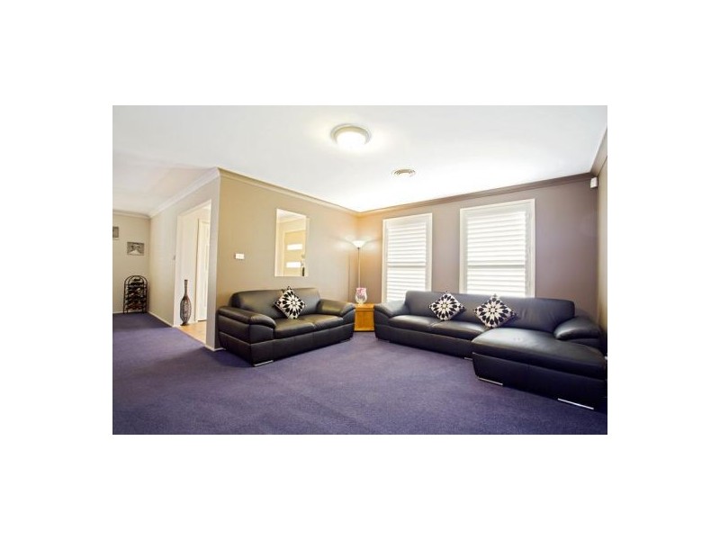 27 Windorra Avenue, Glenmore Park NSW 2745