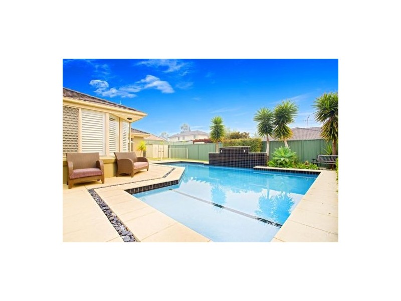 27 Windorra Avenue, Glenmore Park NSW 2745