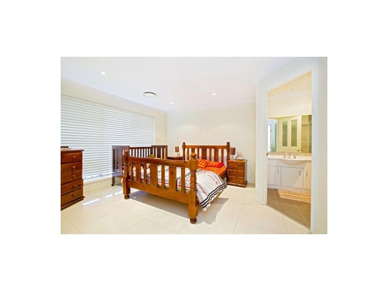 16 Waterside Boulevarde, Cranebrook NSW 2749