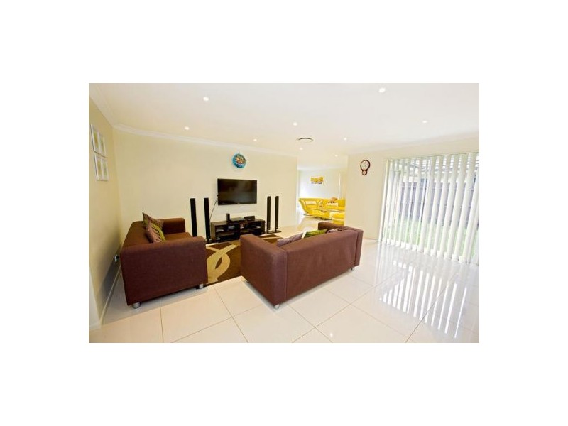 16 Waterside Boulevarde, Cranebrook NSW 2749