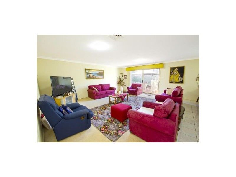 9 Burraga Place, Glenmore Park NSW 2745