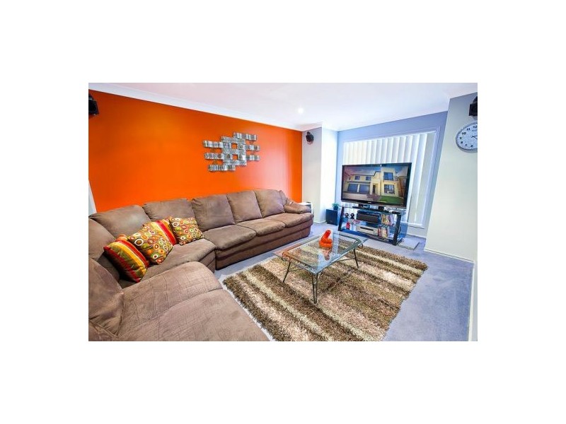 17 Kingsfield Avenue, Glenmore Park NSW 2745