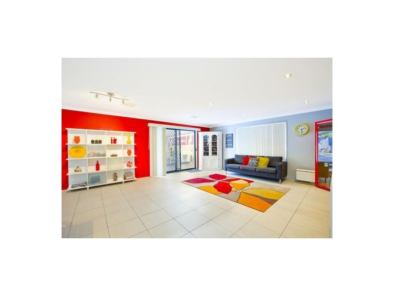 17 Kingsfield Avenue, Glenmore Park NSW 2745