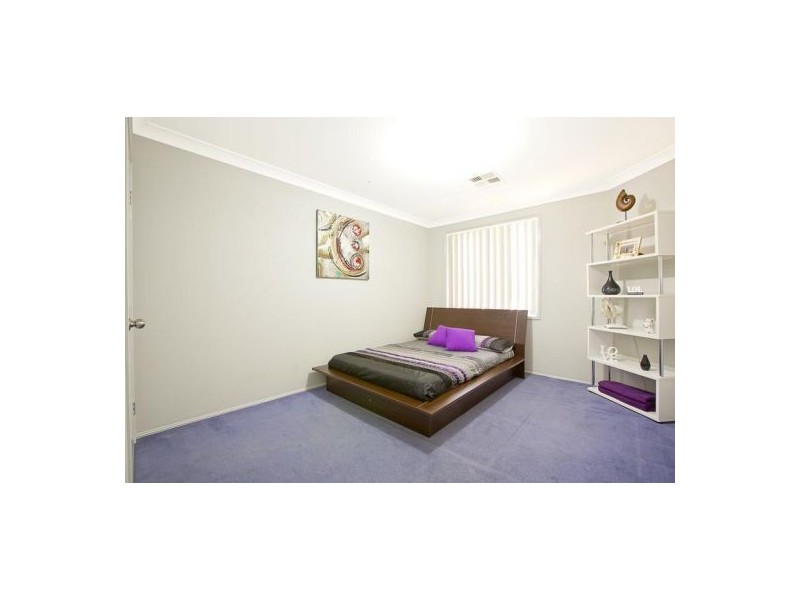 17 Kingsfield Avenue, Glenmore Park NSW 2745