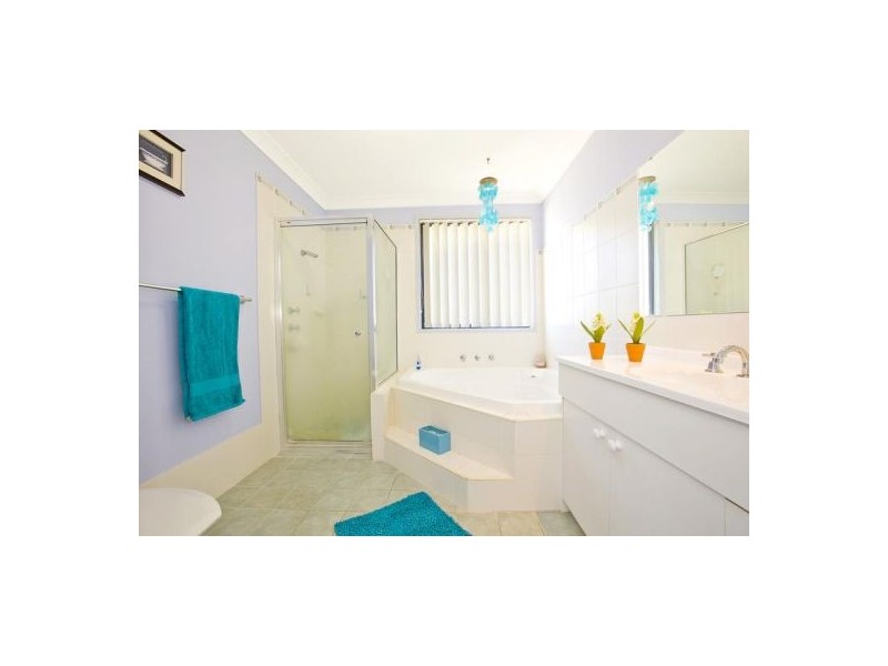 17 Kingsfield Avenue, Glenmore Park NSW 2745