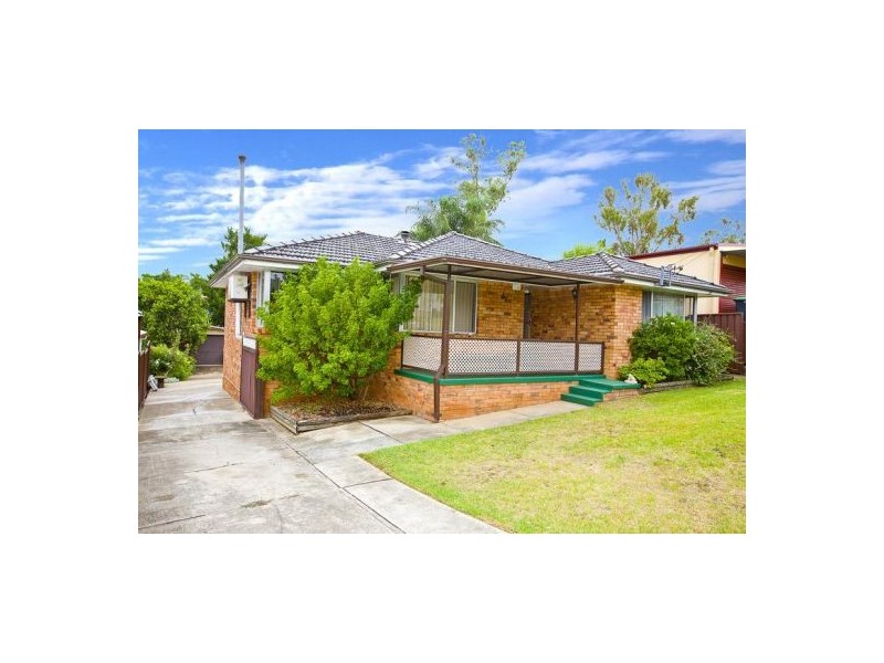 8 Dundee Street, Cambridge Park NSW 2747