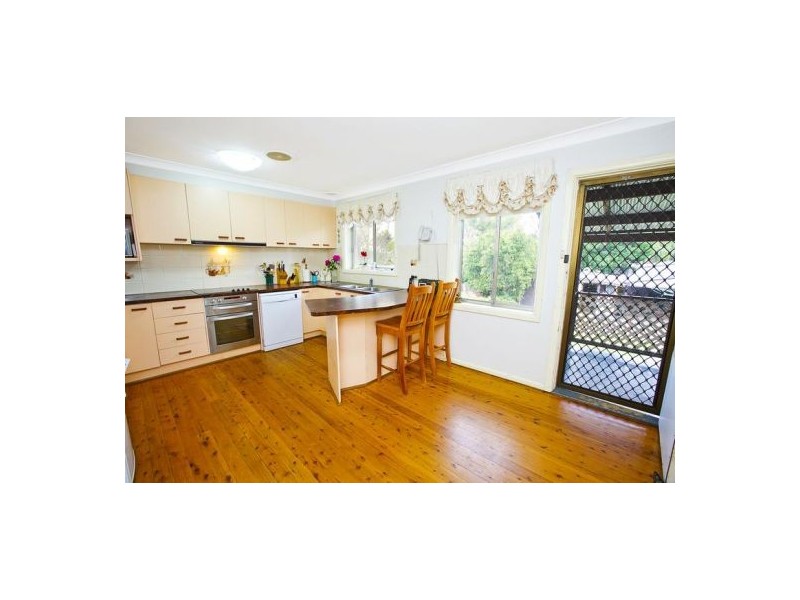 8 Dundee Street, Cambridge Park NSW 2747