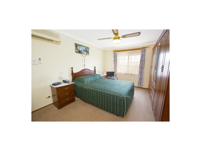 8 Schoolhouse Road, Glenmore Park NSW 2745