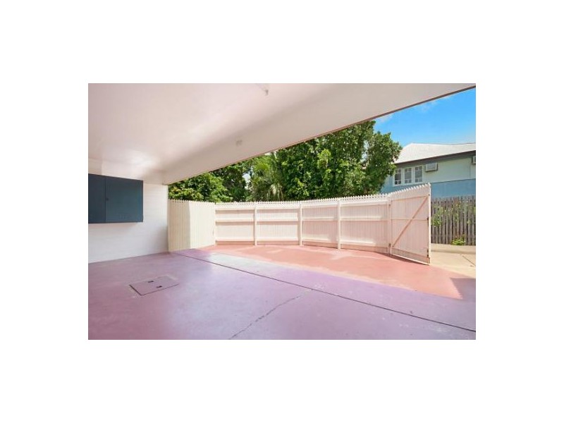 West End QLD 4810