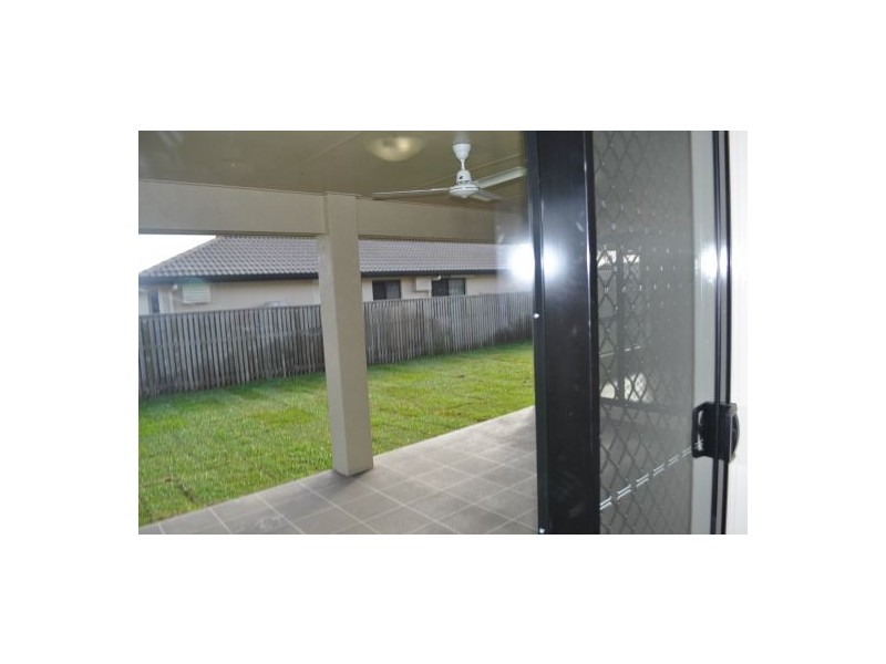 Bushland Beach QLD 4818