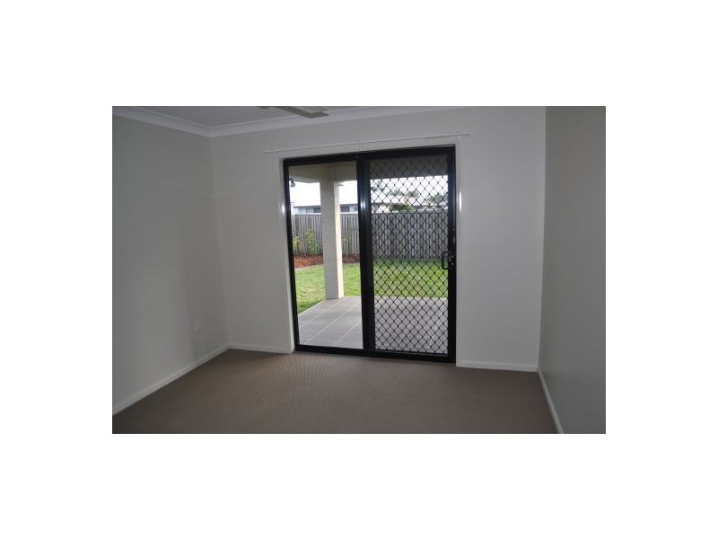 Bushland Beach QLD 4818