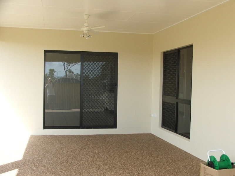 Bushland Beach QLD 4818