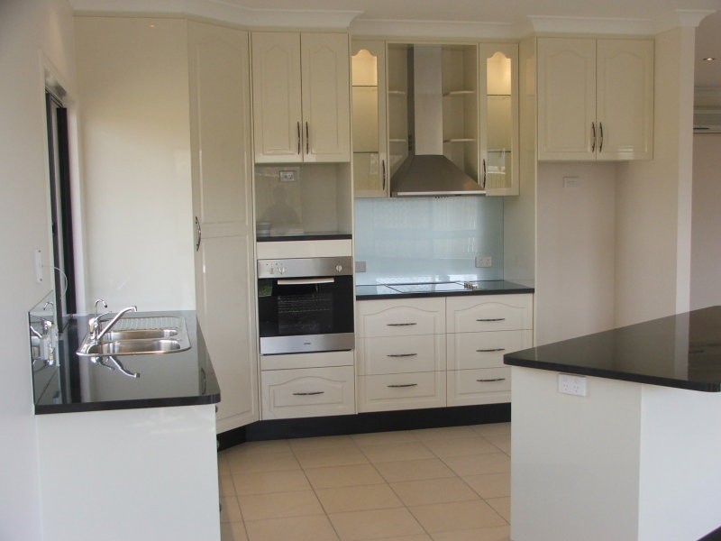 Bushland Beach QLD 4818