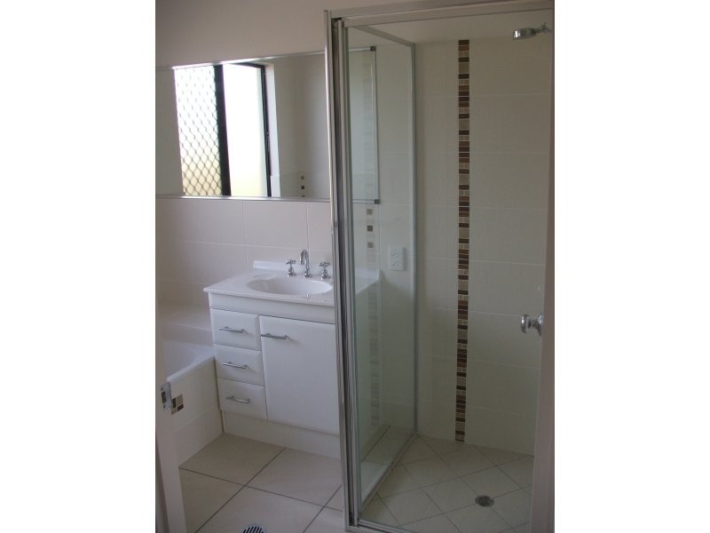 Bushland Beach QLD 4818