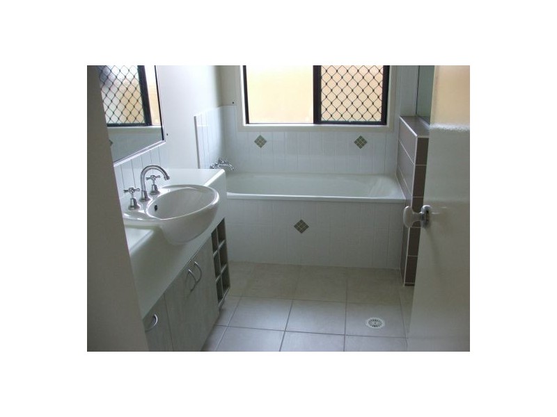 17 Keswick Street, Bushland Beach QLD 4818